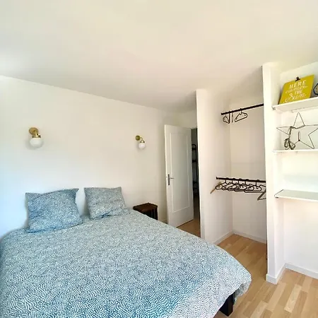 Dans Maison Individuelle, Piscine Apartment La Tour-en-Jarez