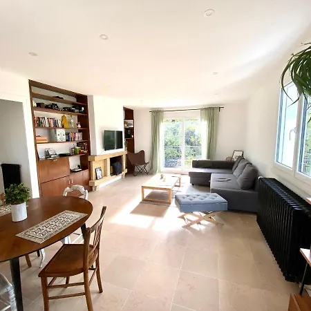 Dans Maison Individuelle, Piscine La Tour-en-Jarez