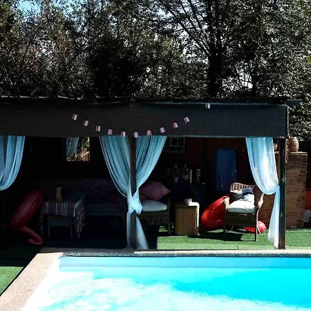 Dans Maison Individuelle, Piscine Apartment