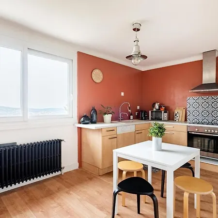 Dans Maison Individuelle, Piscine Appartement