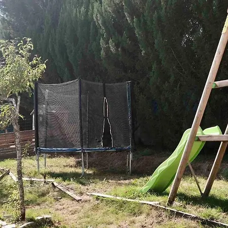Dans Maison Individuelle, Piscine * La Tour-en-Jarez