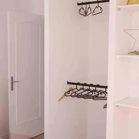 Dans Maison Individuelle, Piscine Apartment *
