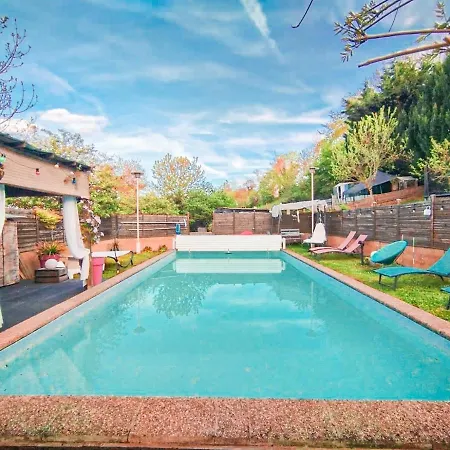 Dans Maison Individuelle, Piscine *