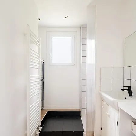 Dans Maison Individuelle, Piscine La Tour-en-Jarez