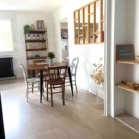 Dans Maison Individuelle, Piscine * La Tour-en-Jarez