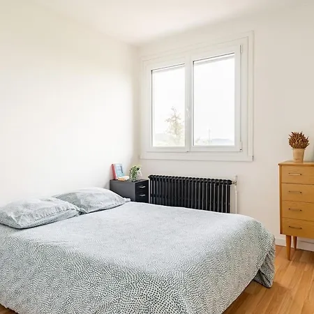 Dans Maison Individuelle, Piscine * La Tour-en-Jarez