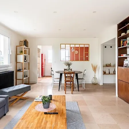 Dans Maison Individuelle, Piscine *